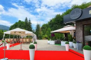 Hotel und Hochzeitssaal „Gościniec Pod Skrzycznem“ in Szczyrk