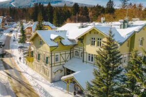 Hotel Platinum Adults