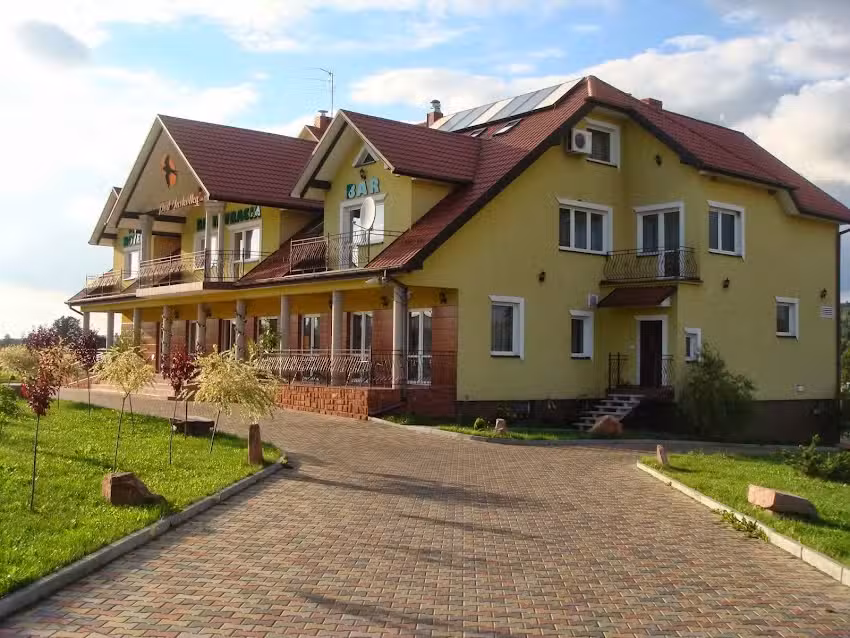 Hotel “Under the Swallow”