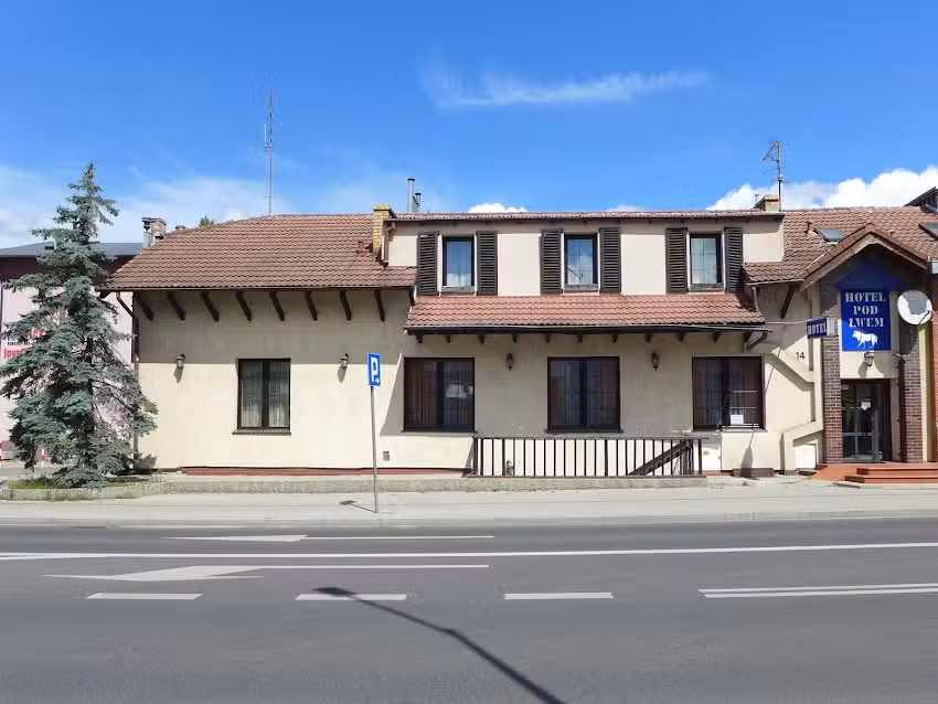 Hotel Under the Lion