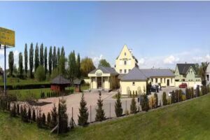 Hotel under the Willow