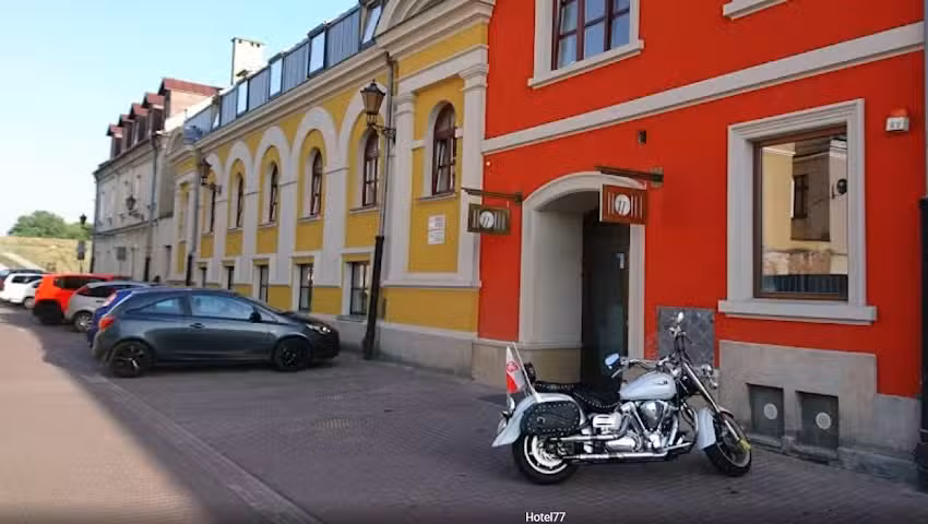 Hotel77