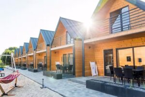 Huśtawka i Hamak – Domki z Basenem