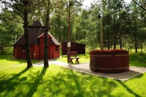 Jarefka Całoroczne domki nad jeziorem do wynajęcia na Kaszubach Domek z sauną Balia bania Kaszuby