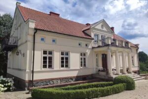 Jełmuń Manor