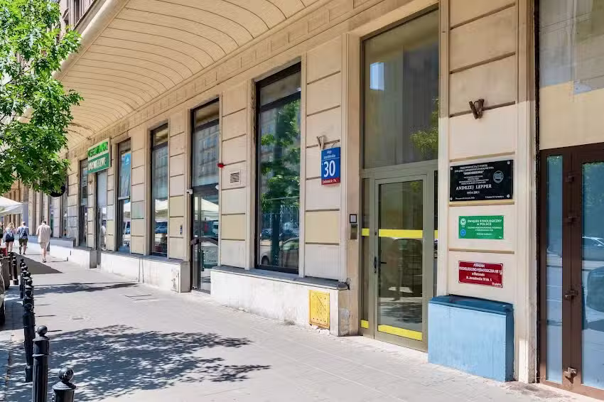 JESS INN Charles de Gaulle Kreisverkehr