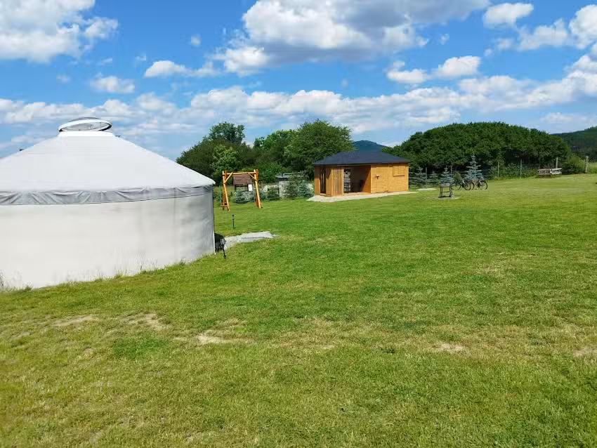 Jurta w Dębowinie – noclegi Dębowina Kłodzko – glamping – domek do wynajęcia Dębowina Kłodzko – noclegi w jurcie