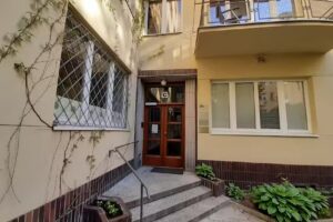 Just Room Central Rail