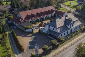 Gasthaus in Krzywaczka – Unter dem Hahn