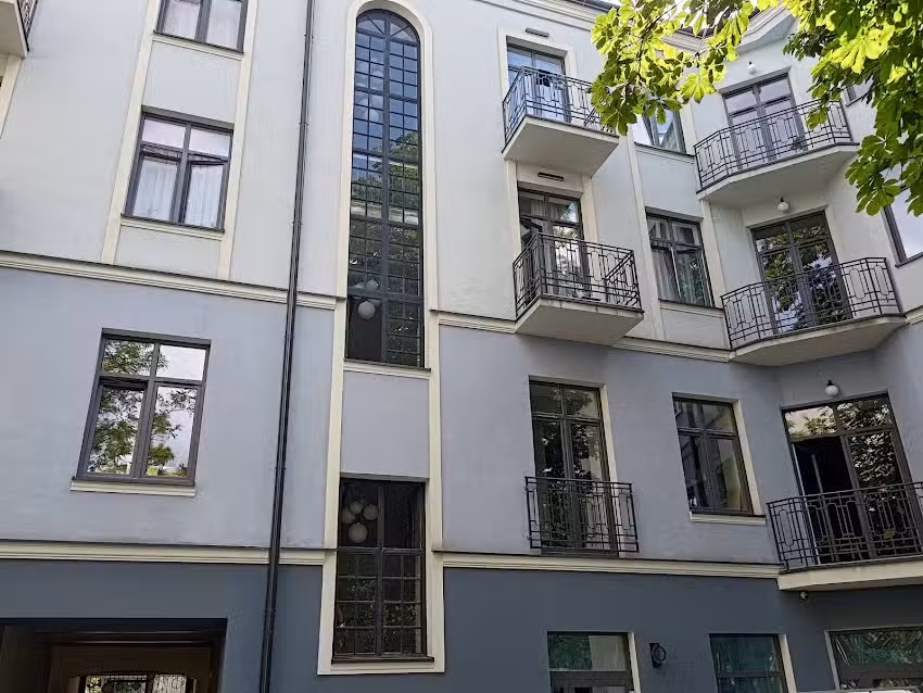 Kolorova Apart by LookAp