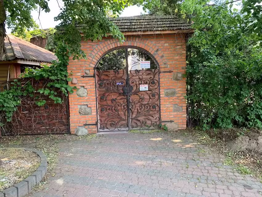 Workers’ Quarters ACCOMMODATION “AMONG THE LIP TREES”