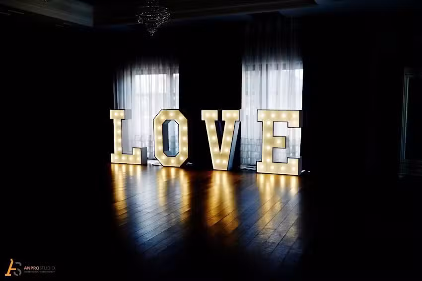 Laura Restaurant, Hotel