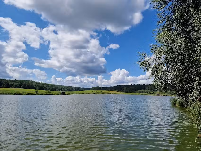 Spezielles Angelrevier „Zezuj“ – Angel-Agriturismo für Hechte, Zander, große Karpfen, Schleien und Rapfen – Bratstelle