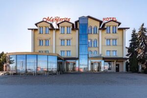 Margarita. Hotel, Restaurant