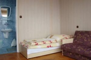 Maszop. Guest rooms.