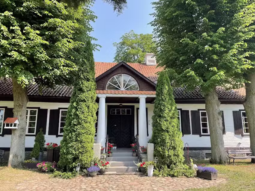 Modrzewiowy Dworek w Szteklinie