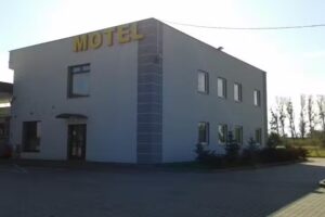Motel 441