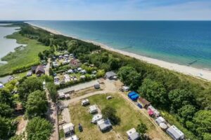 NATURE – CAMPING SITE, HOUSES ON THE WATER, FRYING STORE U RYSIA