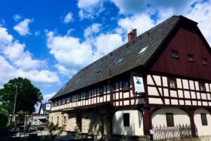 Blaues Rote-Bete-Hotel