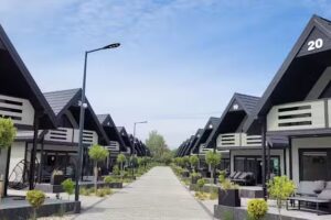 Niko Jeziorsko – Domki letniskowe Basen Sauna Jacuzzi DYSKOTEKA Restauracja Bary