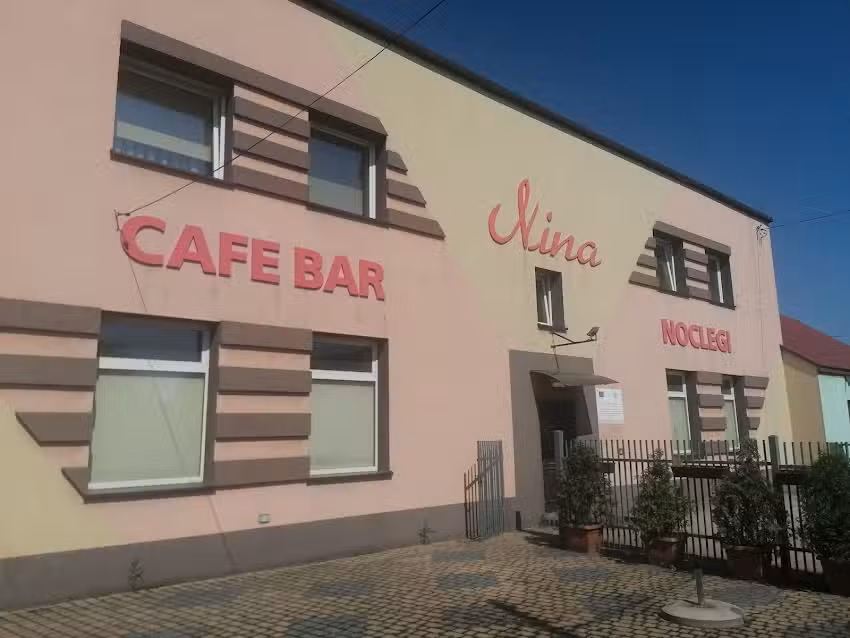Nina – Café-Bar – Unterkunft