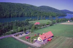 Accommodation “Koniadów” Bóbrka 153A