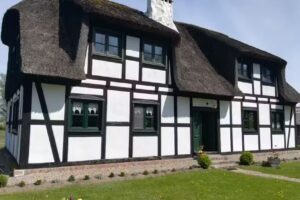 Noclegi w szachulcowym domu