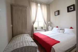 Accommodation in Warsaw – Nowy Świat Apartment – SzukajSnu.pl
