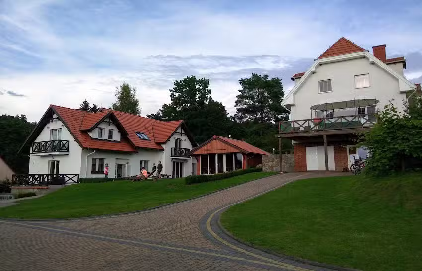 Family Resort by the lake in Kleśnik