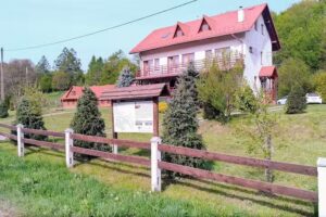 Ostoja w Lipowcu – agroturystyka, konie, góry