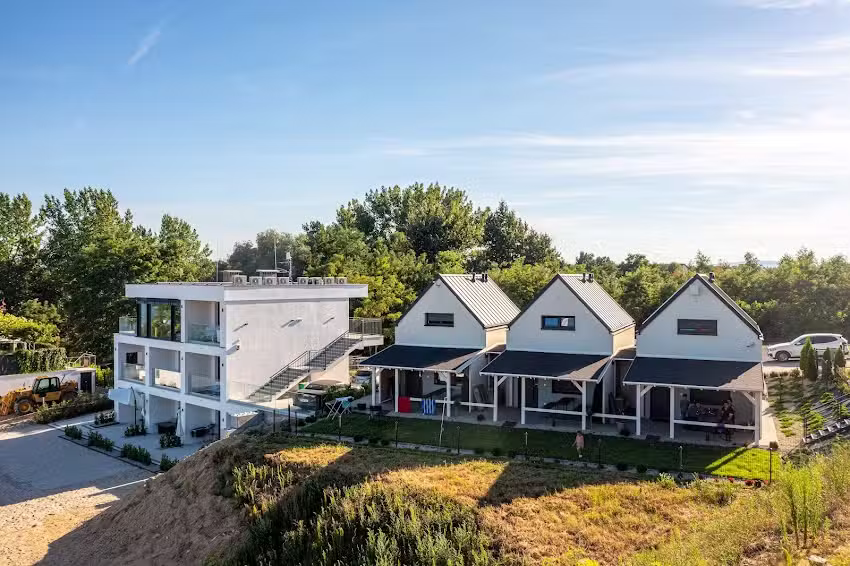 OW MEWA APARTMENTS COTTAGES BY LAKE NYSKIE SKOROCHÓW workers’ accommodation