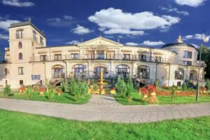 Pałac na Wodzie – Restauracja | Noclegi | Centrum Medyczne