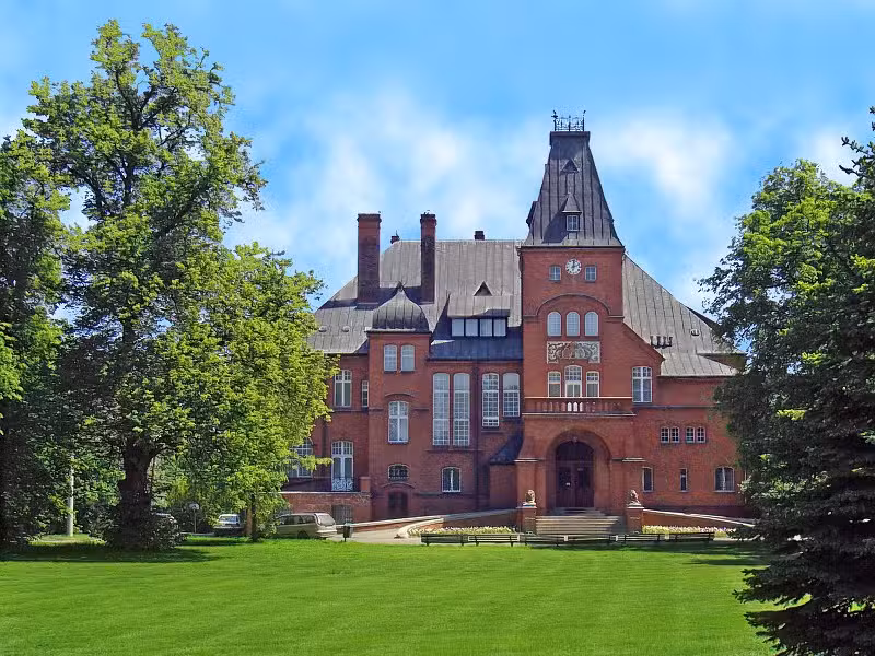 Pałac w Kobylnikach Hotel i Jazda Konna