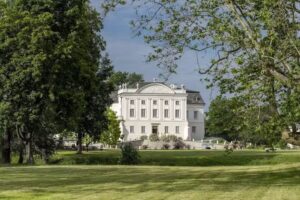 Pałac w Kurozwękach