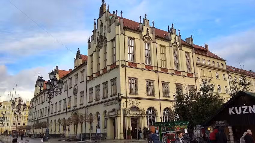 Penguin Rooms 2251 on Kiełbasnicza Street