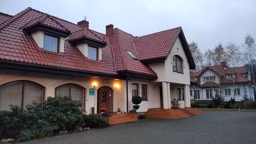 GÄSTEHAUS DIANA: Ein komfortables Gästehaus in wunderschöner Lage in der Nähe von Warschau.