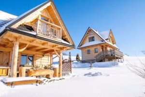 Postcard from Mizerna – Cottages on Lake Czorsztyn, Pieniny, Gorce