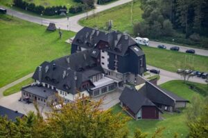 Pod Bukowym Berdem. Ośrodek rekreacyjno – wypoczynkowy. Młynarczyk W.