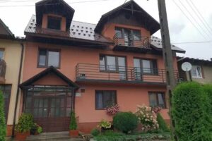 Under the Three Crowns. Agritourism farm. Almond B.