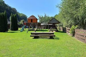 „Pokoje Gościnne nad Złotym Potokiem”