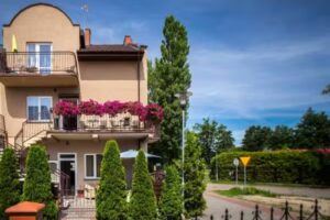 Guest Rooms Under the Arkadami