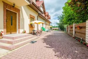 Guest Rooms Under the Lindens