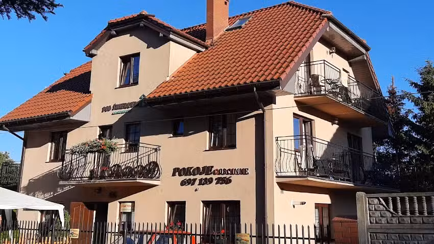 Guest Rooms POD ŚWIERKIEM Apartments by the sea Accommodation