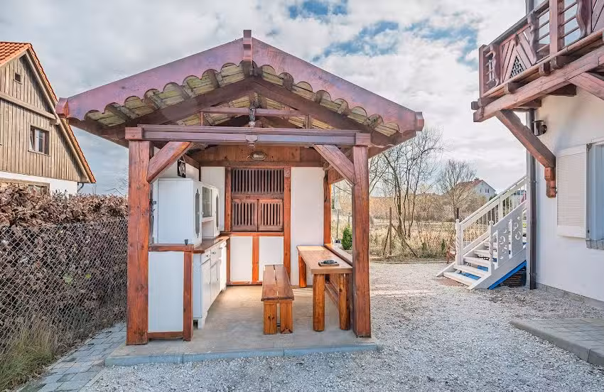 Libero Rooms, Holiday 11