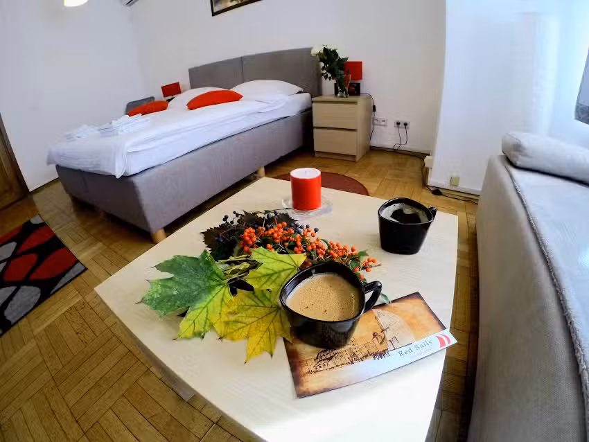 Red Sails Hostel & Apartments