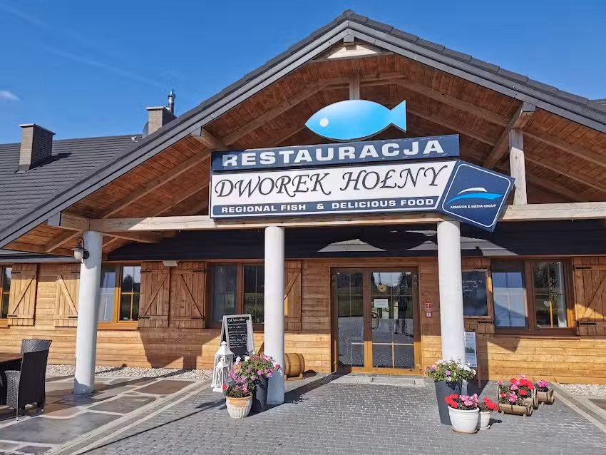 Restauracja & Apartamenty Dworek Hołny