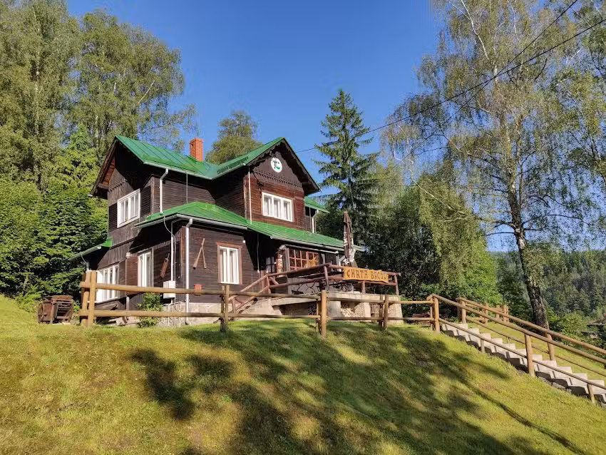 Schronisko PTTK Chata Baców – Restauracja Korbielów Śniadania Obiady Noclegi
