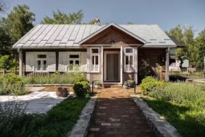 Siedlisko Dańce 91 – Klimatyczne Miejsce na Nocleg i Wydarzenia dla firm