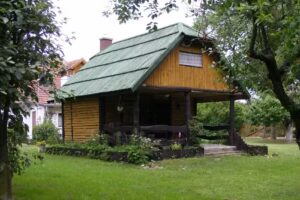 Siedlisko Grochowo – kajaki Brda, domki nad jeziorem, spływy kajakowe Brdą i Wielkim Kanałem Brdy, pasieka edukacyjna