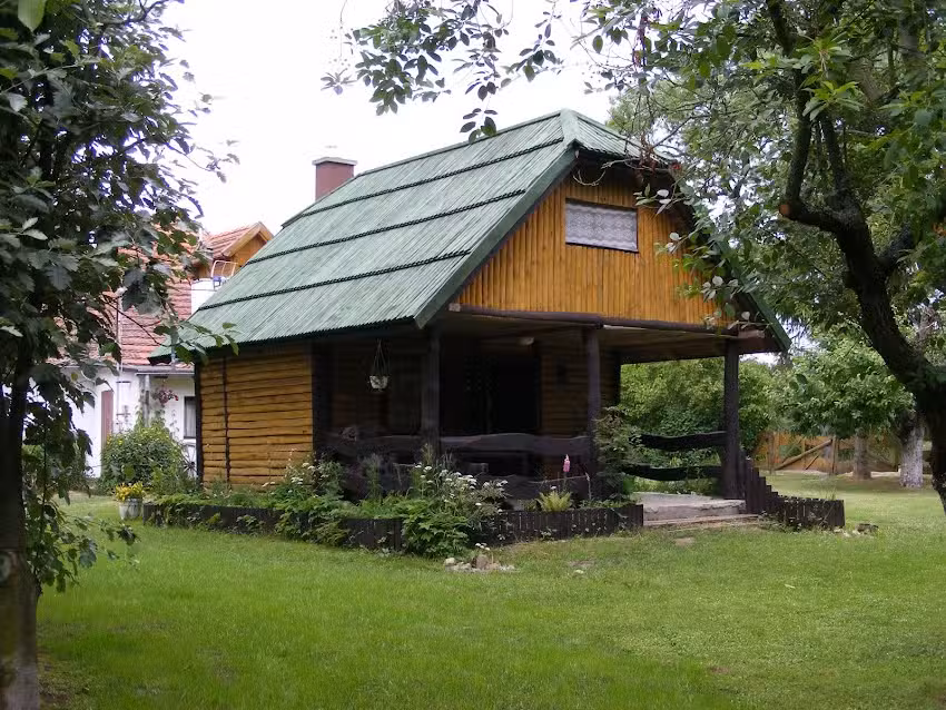 Siedlisko Grochowo – Kajakfahren auf der Brda, Ferienhäuser am See, Kajaktouren auf der Brda und dem Großen Brda-Kanal, Lehrbienenzucht